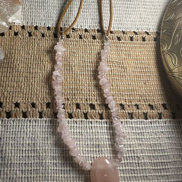Oval Rose Quartz Pendant and Rose Quartz Chips Beaded Faux Leather Necklace - Picture 11 of 12